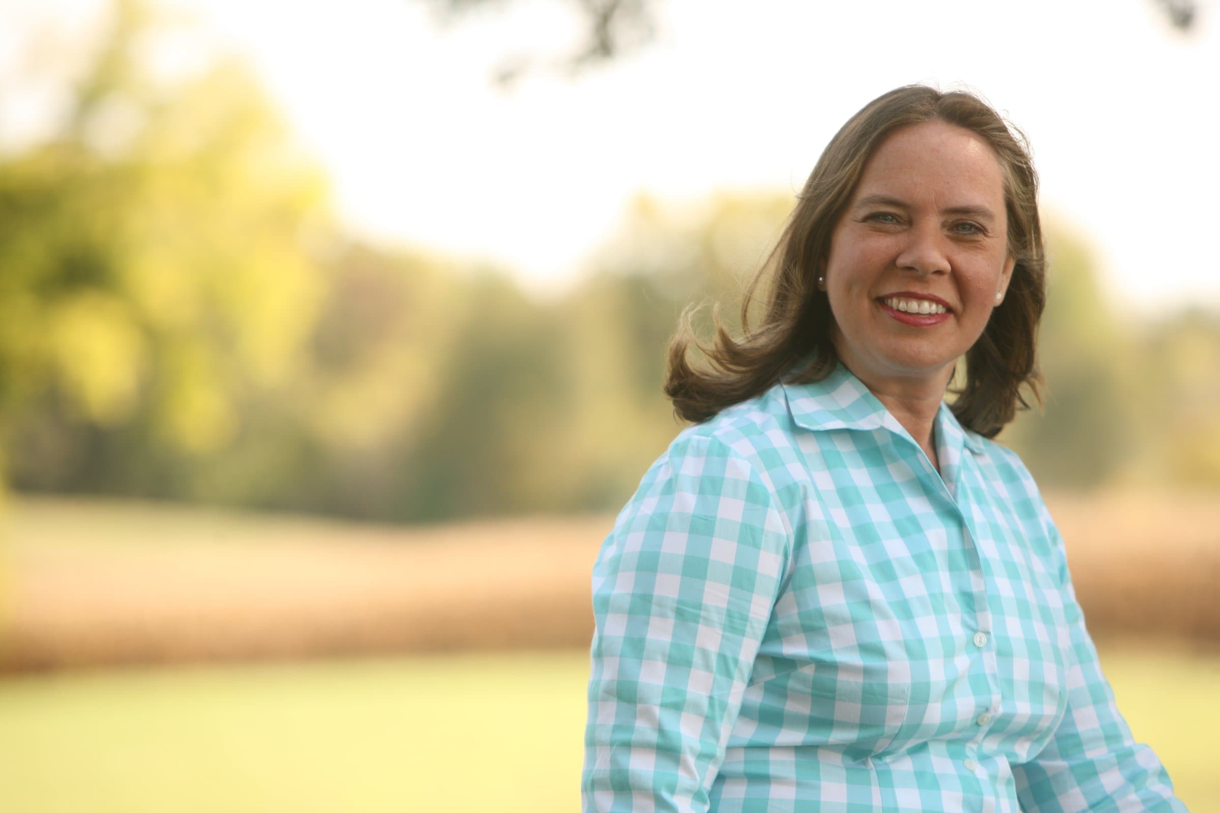 Suzanne Miles outdoor portrait in golden field